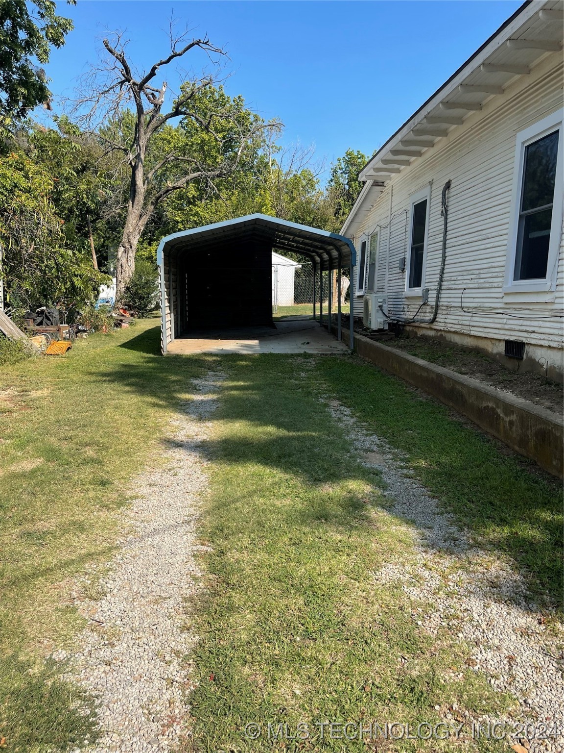 Photo 3 of 21 of 360 N B Street house