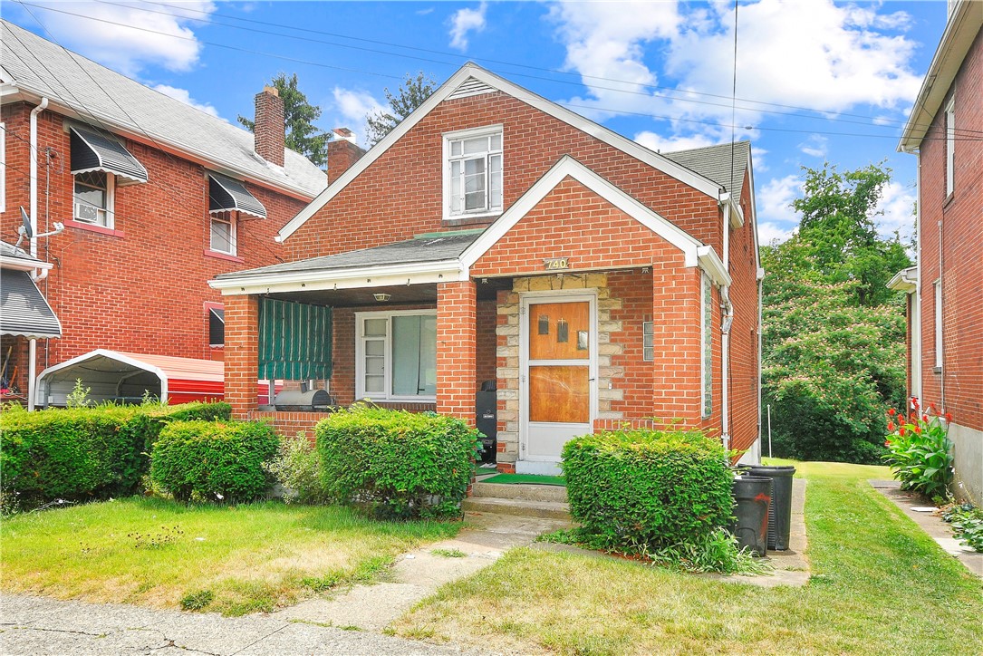 Photo 2 of 22 of 740 Saint Clair Ave house