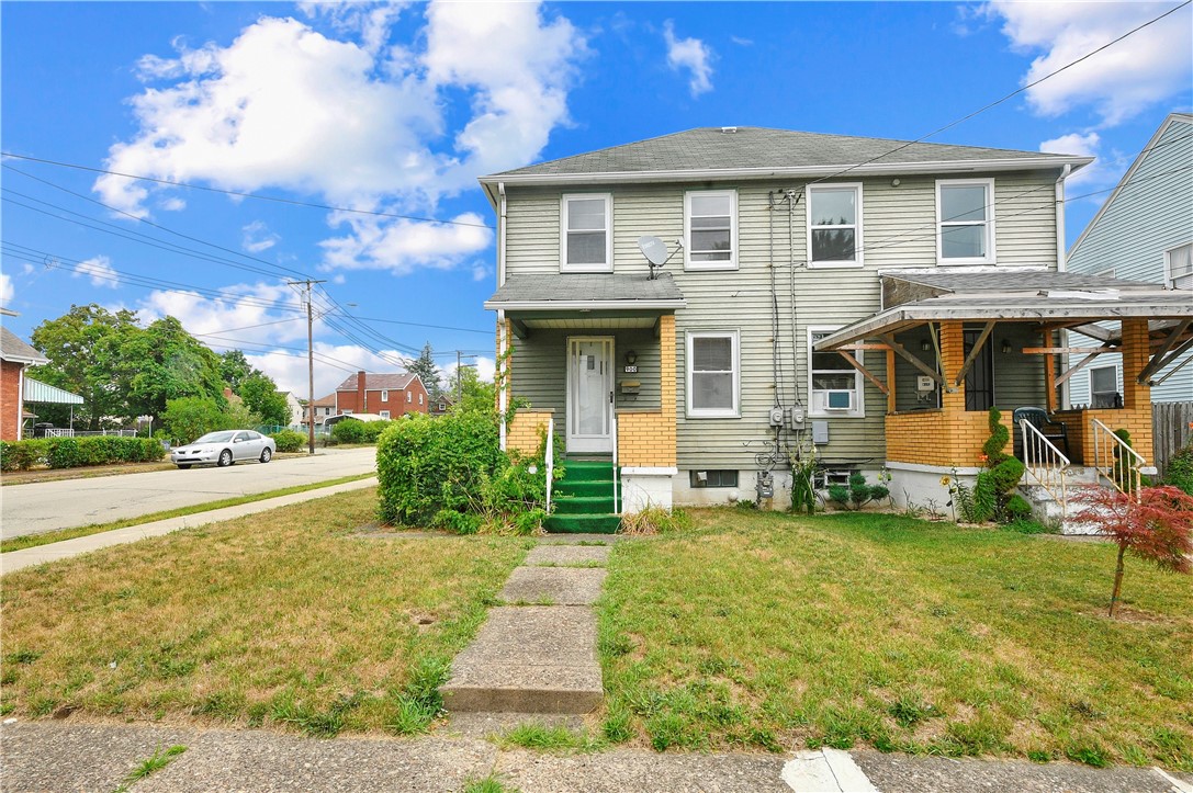 Photo 1 of 27 of 900 Vankirk St house