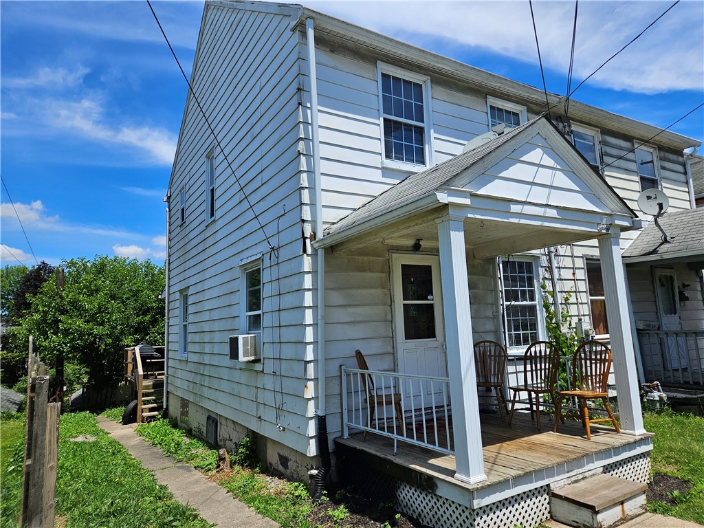 Photo 2 of 21 of 523 Farnsworth Ave house