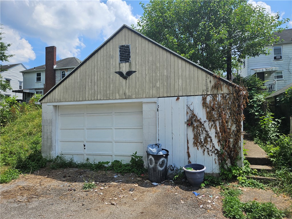 Photo 21 of 21 of 523 Farnsworth Ave house