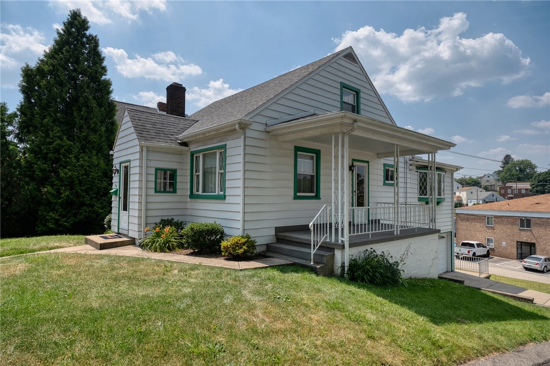 Photo 2 of 36 of 906 4th Street house