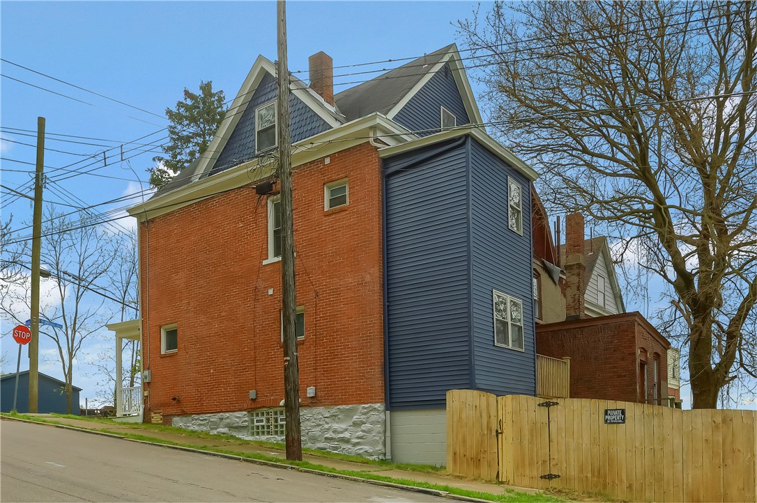 Photo 3 of 42 of 425 N Millvale Ave house