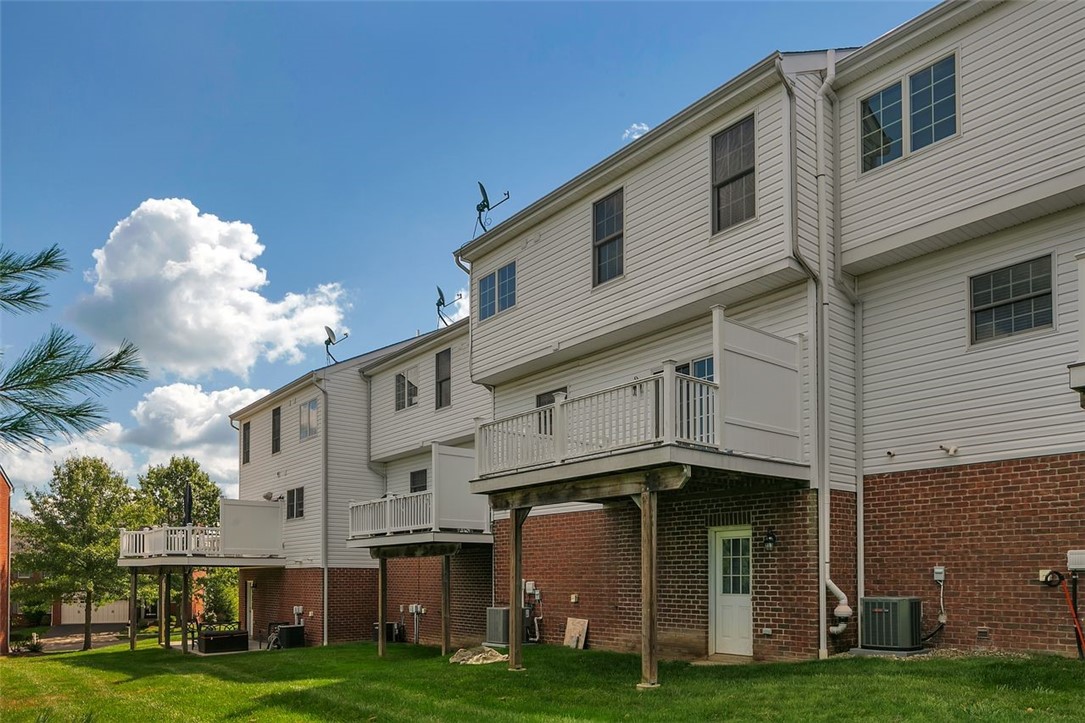 Photo 3 of 25 of 376 Marshall Heights Dr townhome