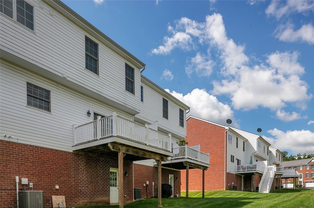 Photo 4 of 25 of 376 Marshall Heights Dr townhome