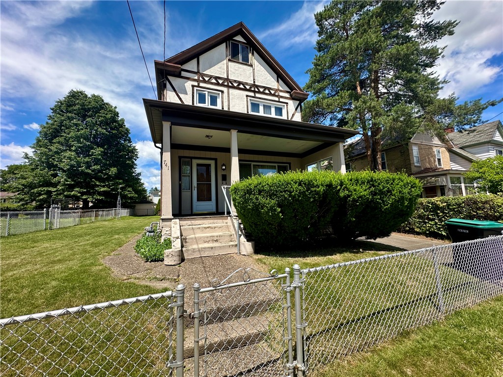 Photo 1 of 18 of 741 Frederick St house