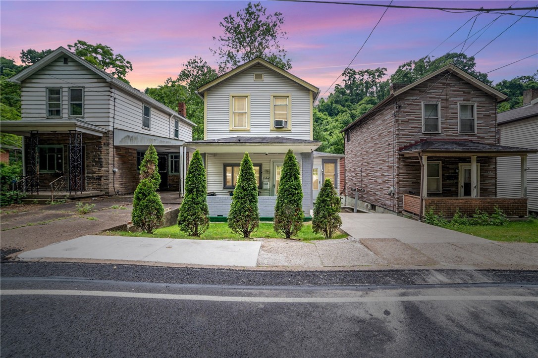 Photo 1 of 31 of 1362 Ravine St house