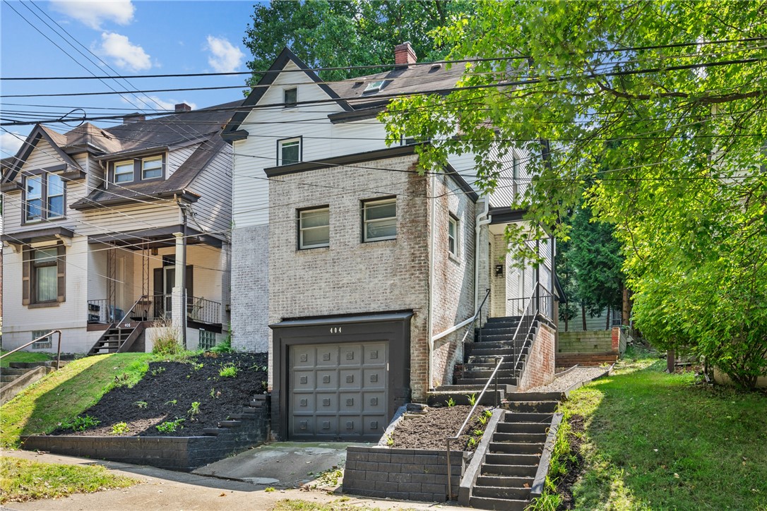 Photo 2 of 28 of 404 Washington Avenue house