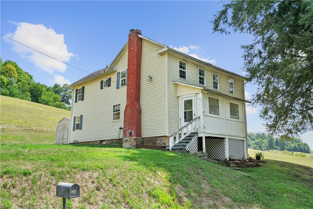 Photo 3 of 29 of 140 Stoney Point house