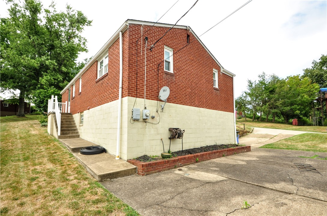 Photo 11 of 39 of 5117 Caste Dr house