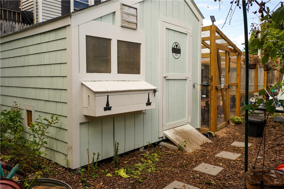 Photo 3 of 18 of 2 Lorraine Avenue house