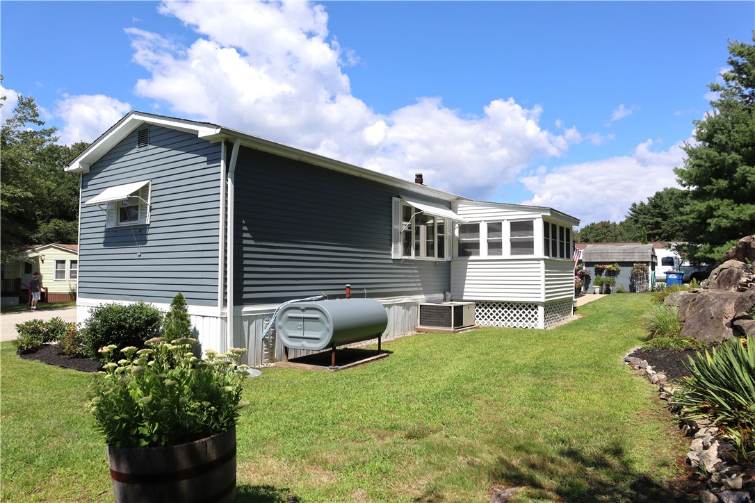 Photo 4 of 25 of 31 Sherwood Valley Lane mobile home