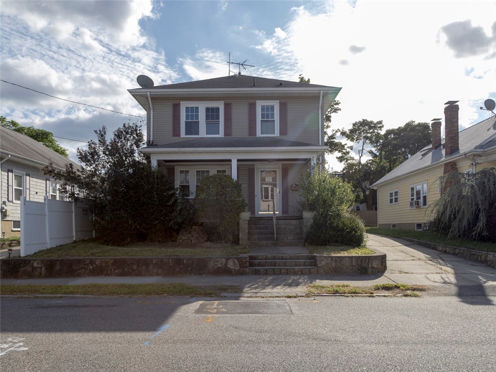 Photo 3 of 20 of 116 Burnside Street house