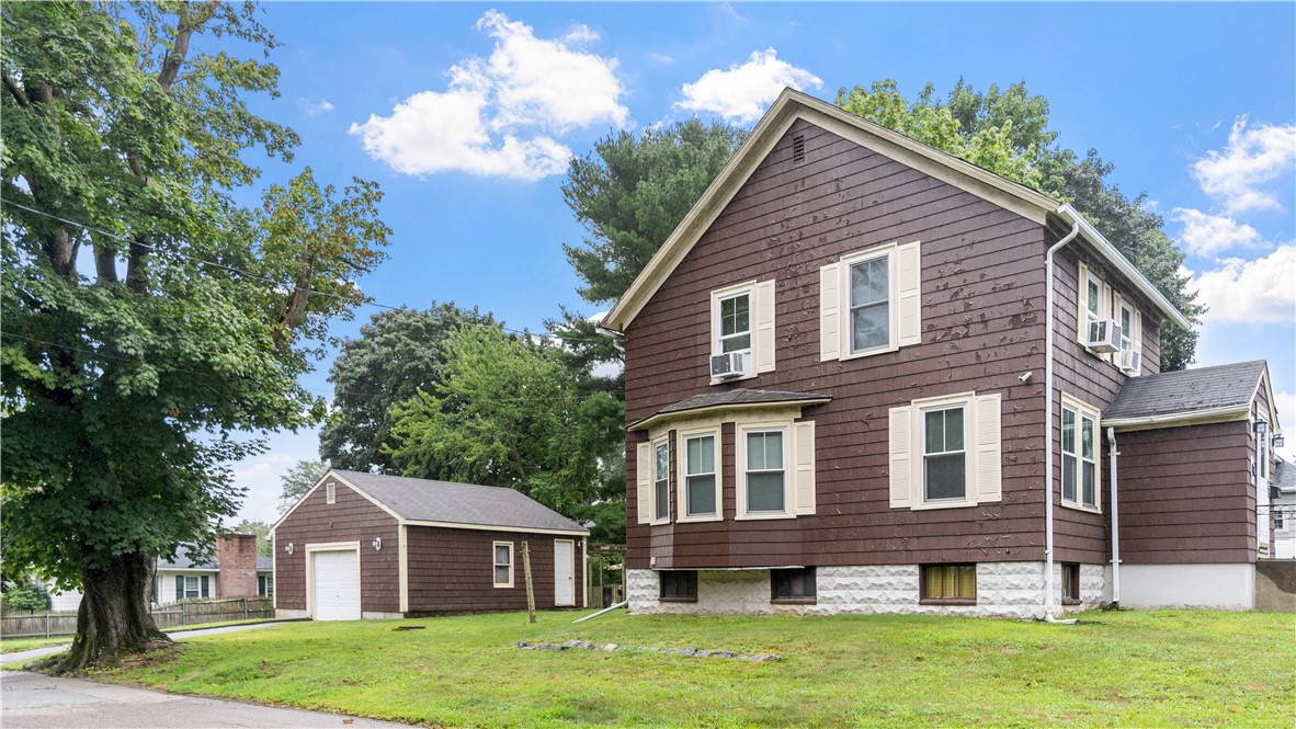 Photo 3 of 25 of 4 Whitcomb Road house