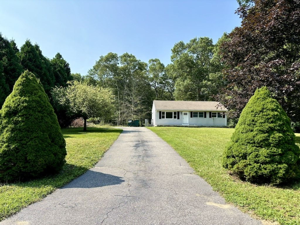 Photo 5 of 26 of 10 Quiet Oak Drive house