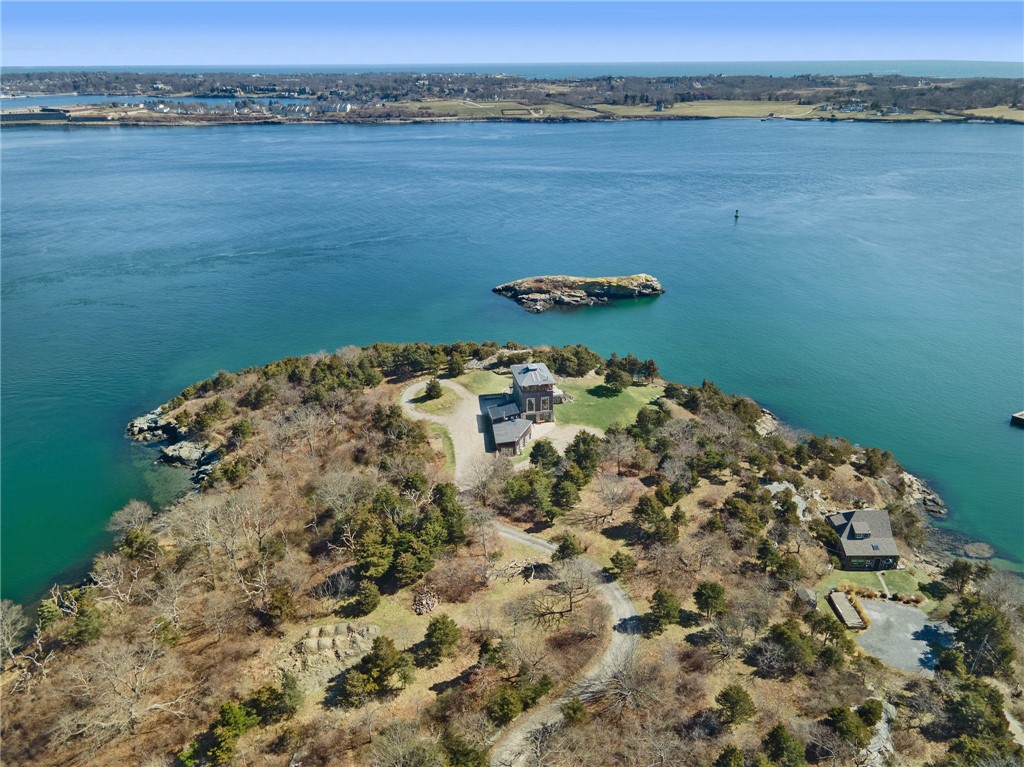 Photo 4 of 29 of 2 Fort Wetherill Road house