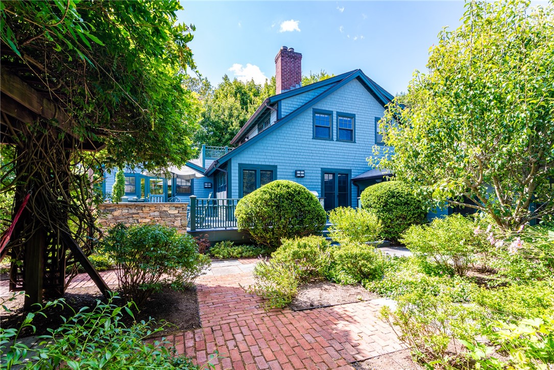 Photo 5 of 50 of 137 Narragansett Avenue Avenue house