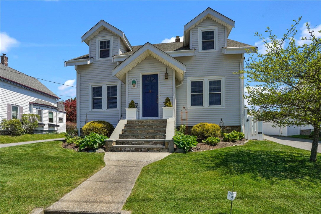 Photo 2 of 49 of 667 Aquidneck Avenue house