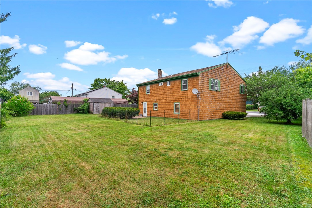 Photo 23 of 25 of 1170 Aquidneck Avenue house