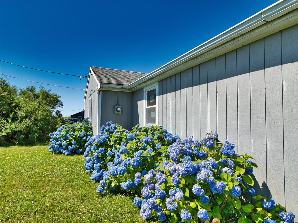 Photo 9 of 10 of 24 Pointview Drive house