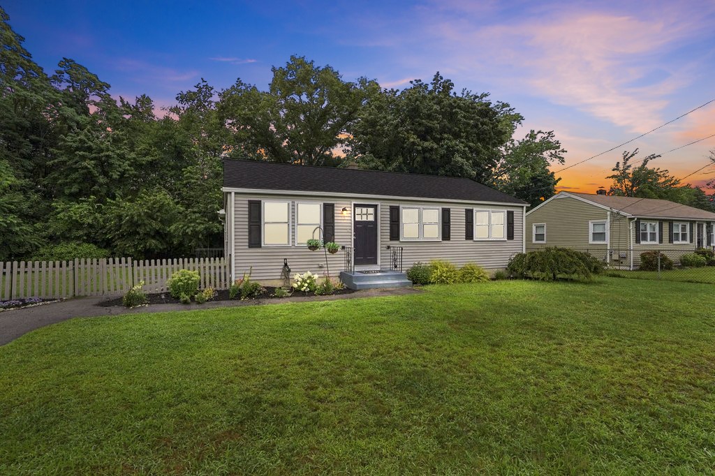 Photo 1 of 50 of 23 Yellowstone Avenue house