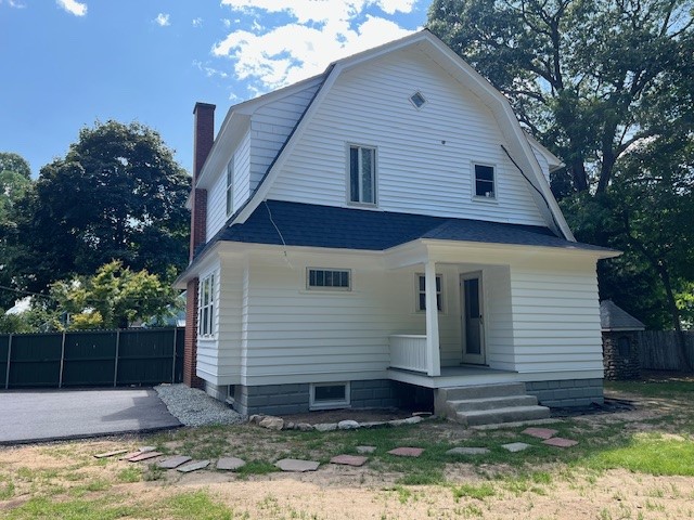 Photo 6 of 24 of 122 Carolyn Street house