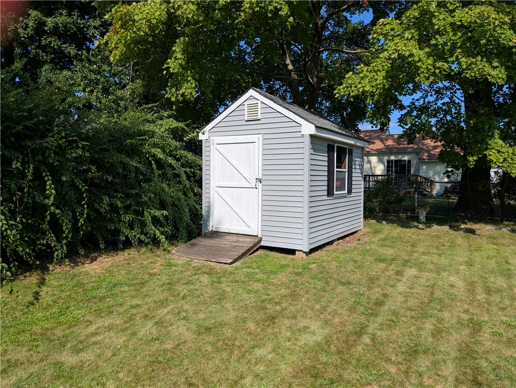 Photo 5 of 22 of 14 Newfield Avenue house