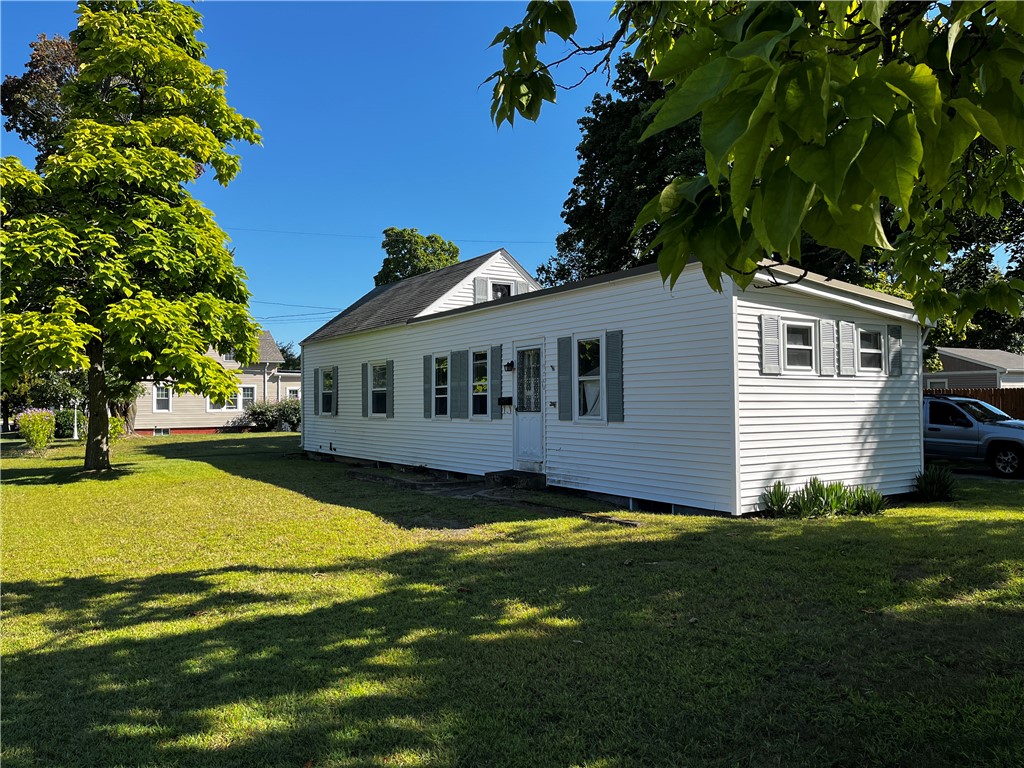 Photo 2 of 29 of 1508 West Shore Road house