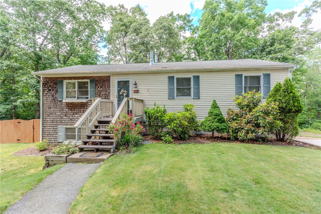 Photo 1 of 31 of 125 Posnegansett Avenue house