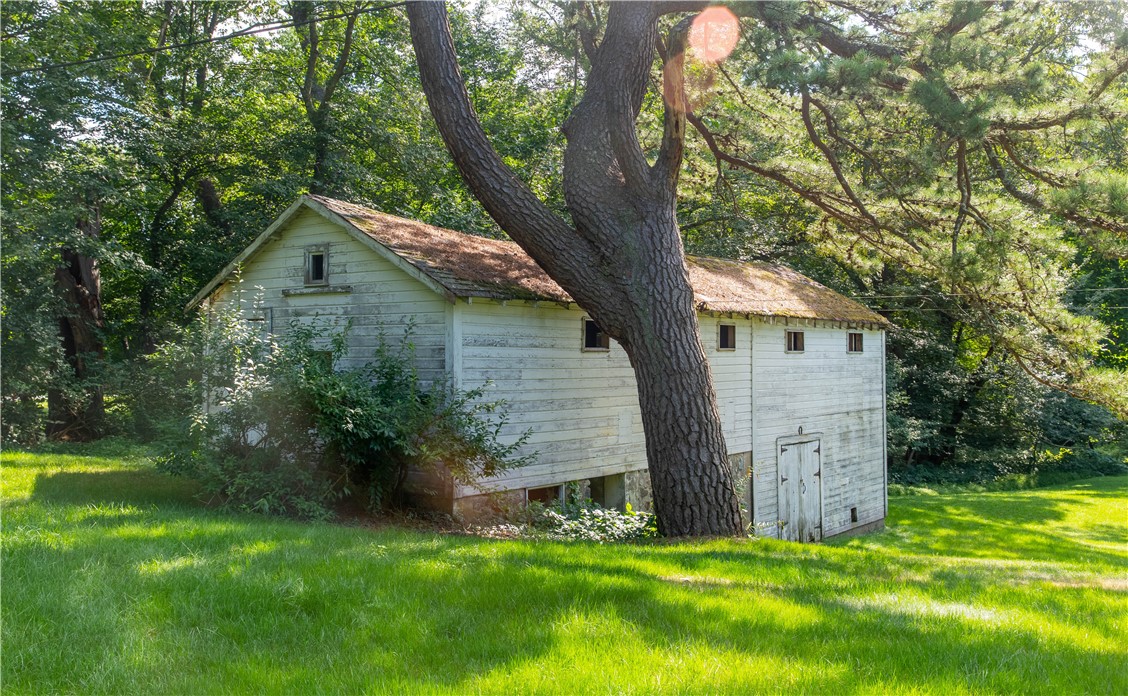 Photo 11 of 44 of 261 Hardig Road house