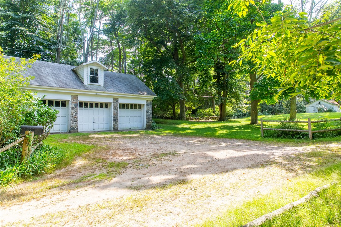 Photo 5 of 44 of 261 Hardig Road house