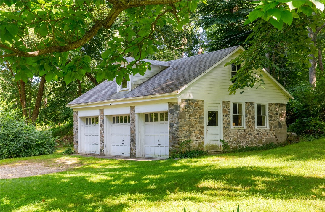 Photo 6 of 44 of 261 Hardig Road house