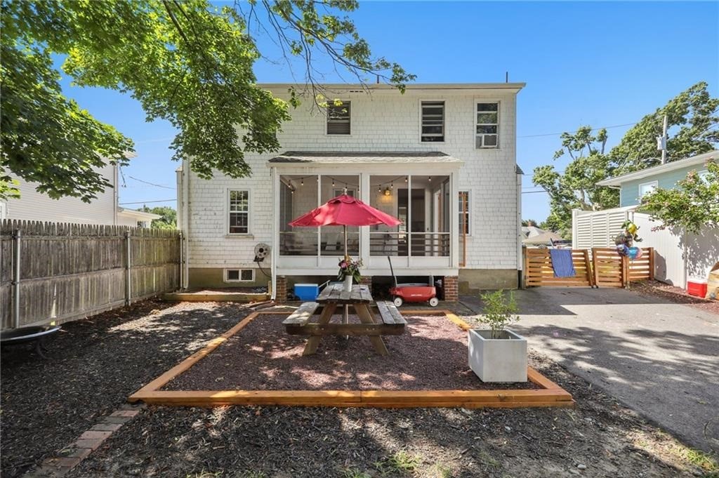 Photo 3 of 25 of 95 Canonchet Avenue house