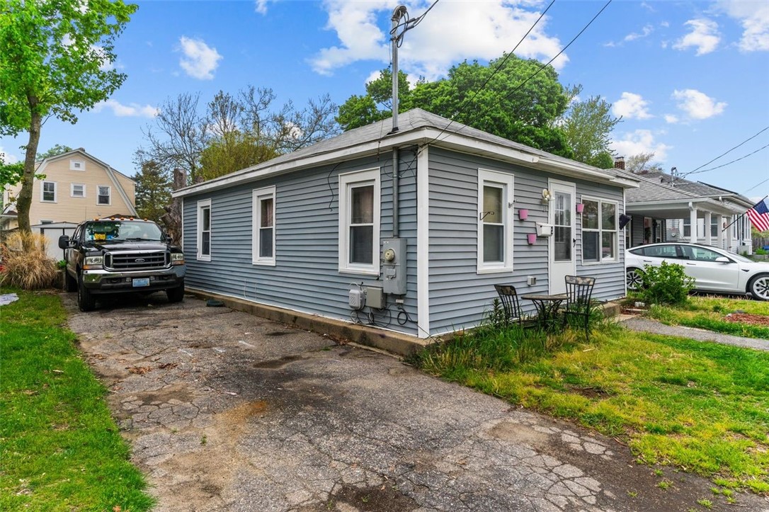 Photo 2 of 18 of 21 Mawney Avenue house