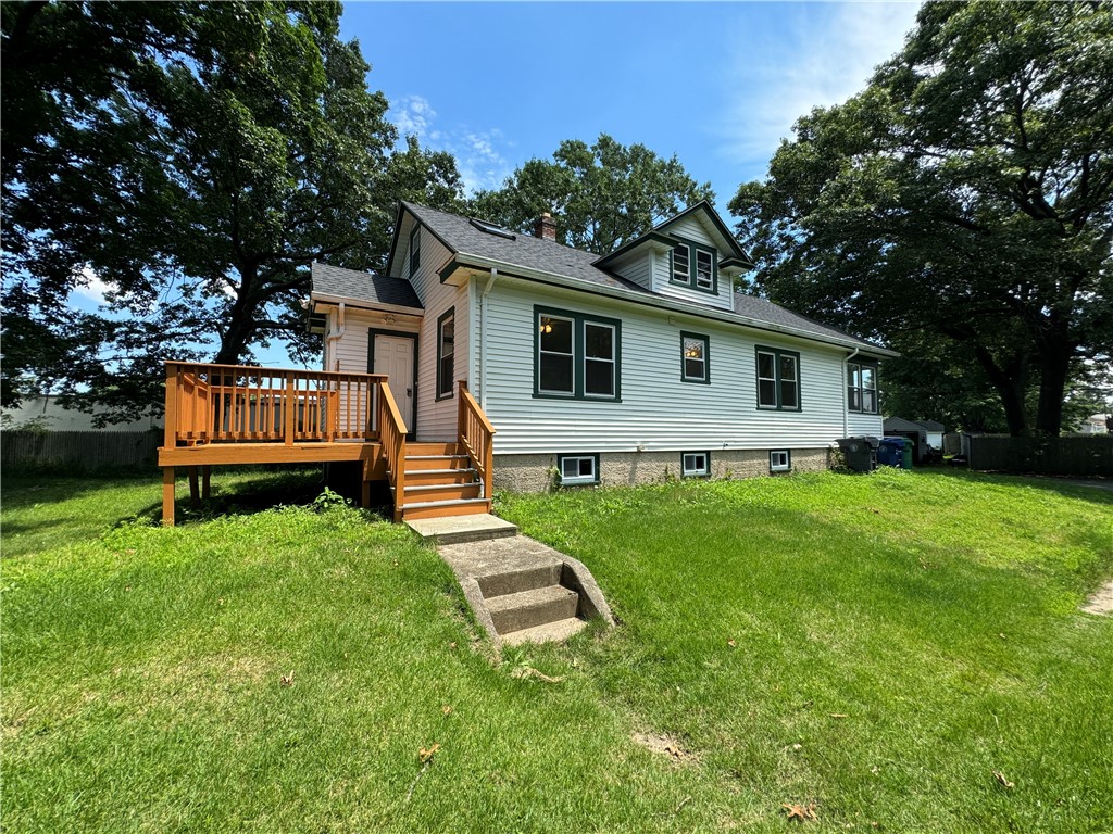 Photo 2 of 26 of 33 Birchwood Avenue house