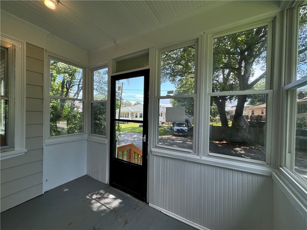 Photo 20 of 26 of 33 Birchwood Avenue house