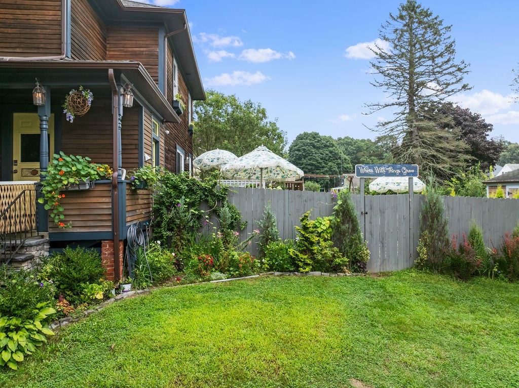 Photo 7 of 37 of 80 Pawtuxet Terrace house