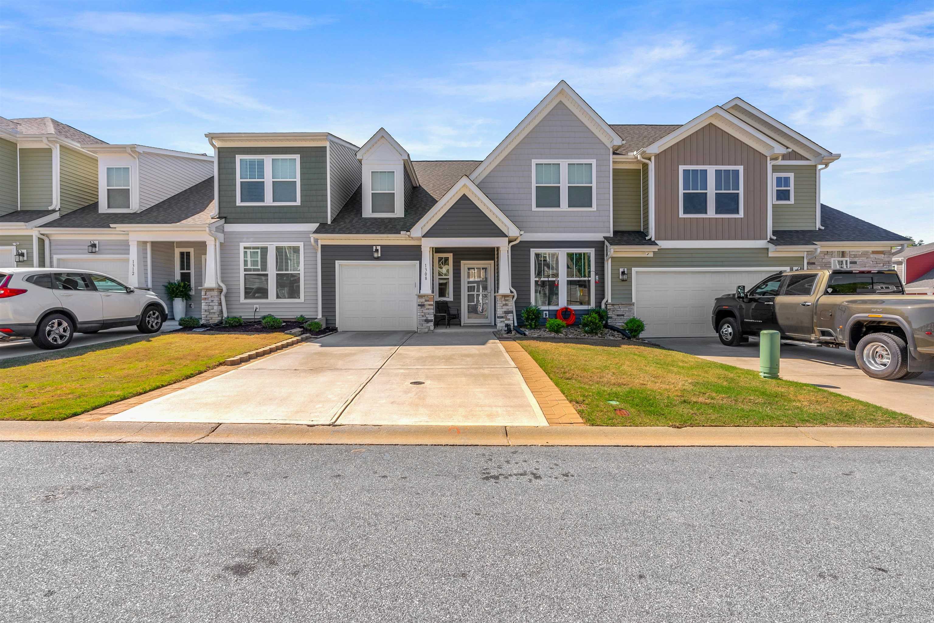 Photo 2 of 41 of 1308 Summer Gold townhome