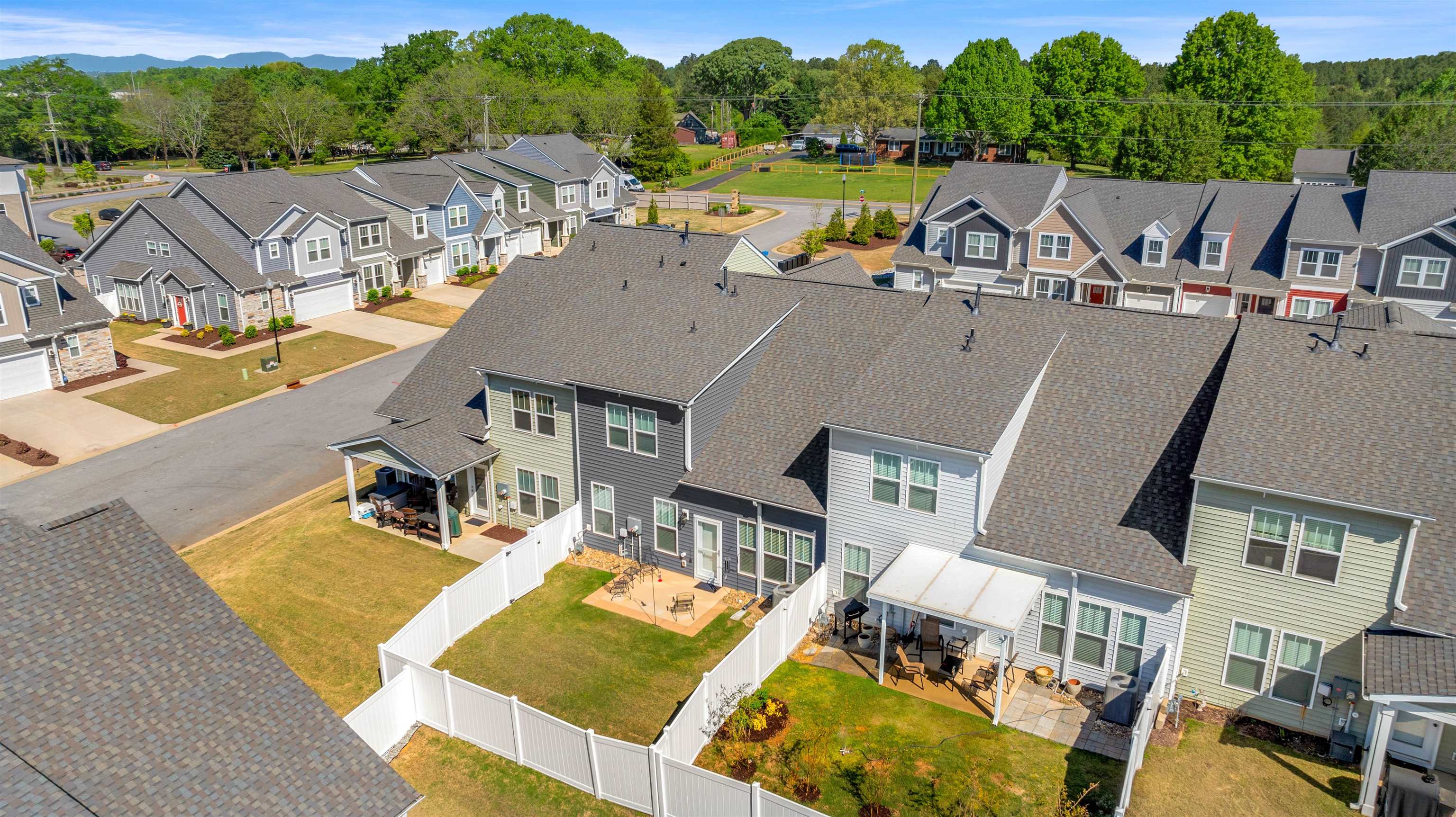 Photo 34 of 41 of 1308 Summer Gold townhome