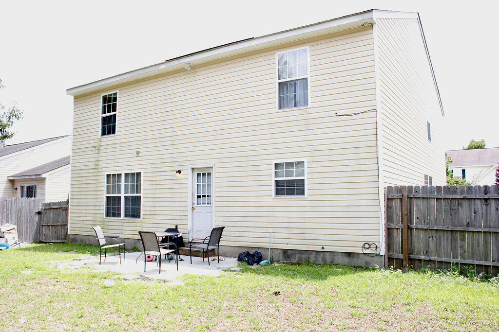 Photo 6 of 7 of 951 Murchison Drive house