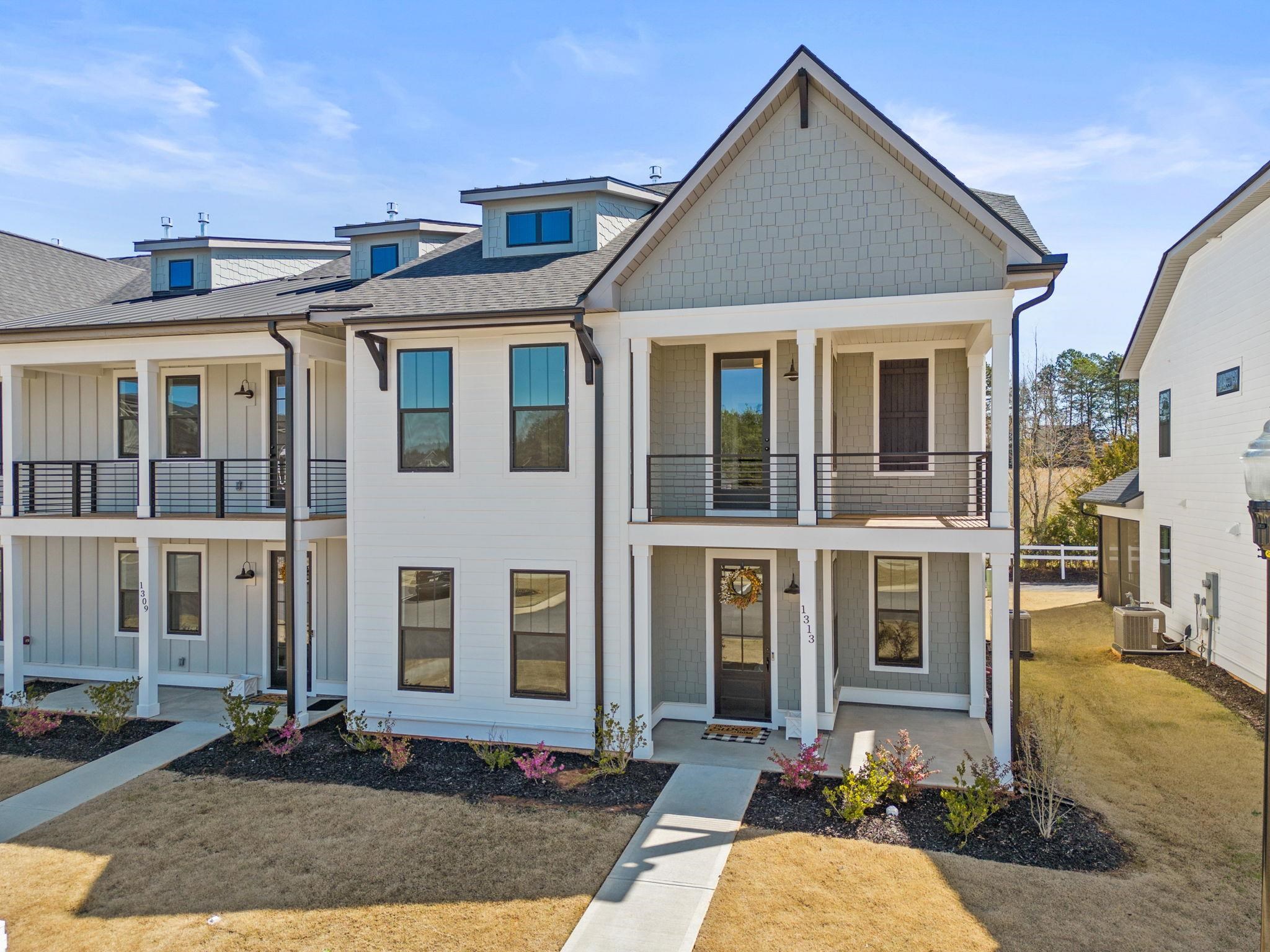 Photo 1 of 21 of 1313 S Pinot townhome