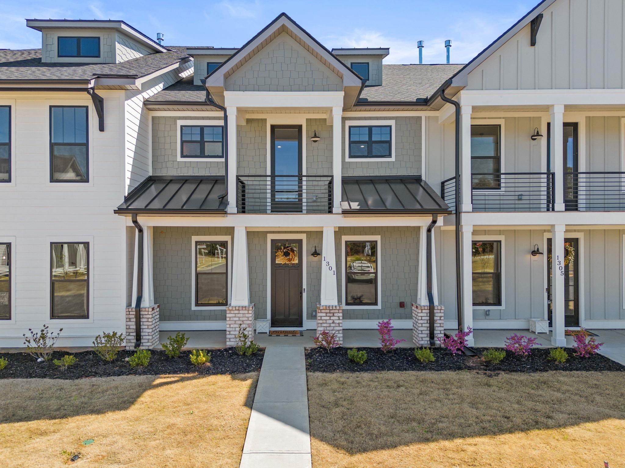 Photo 1 of 20 of 1301 S Pinot townhome