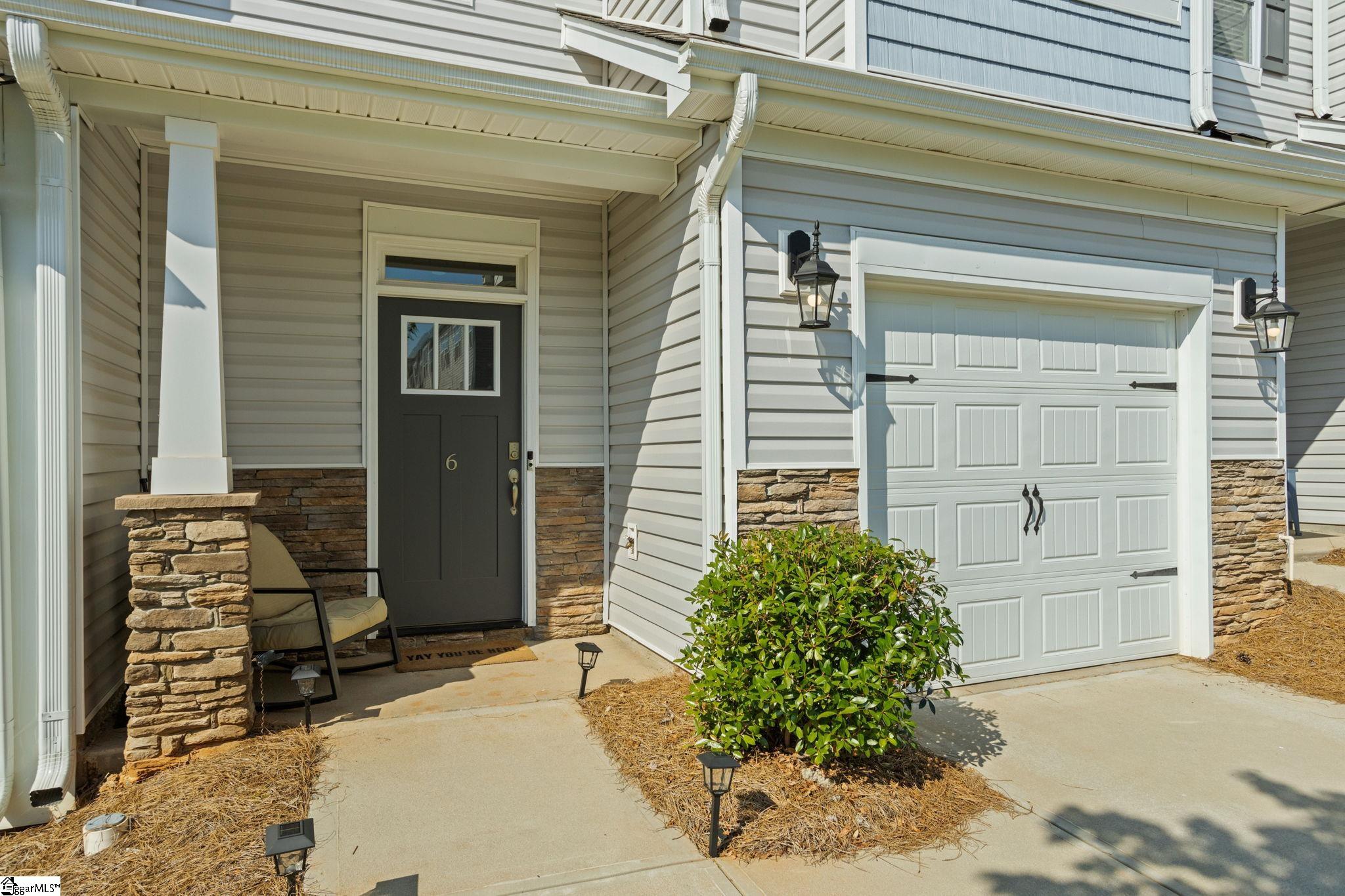 Photo 3 of 34 of 6 Planters Place townhome