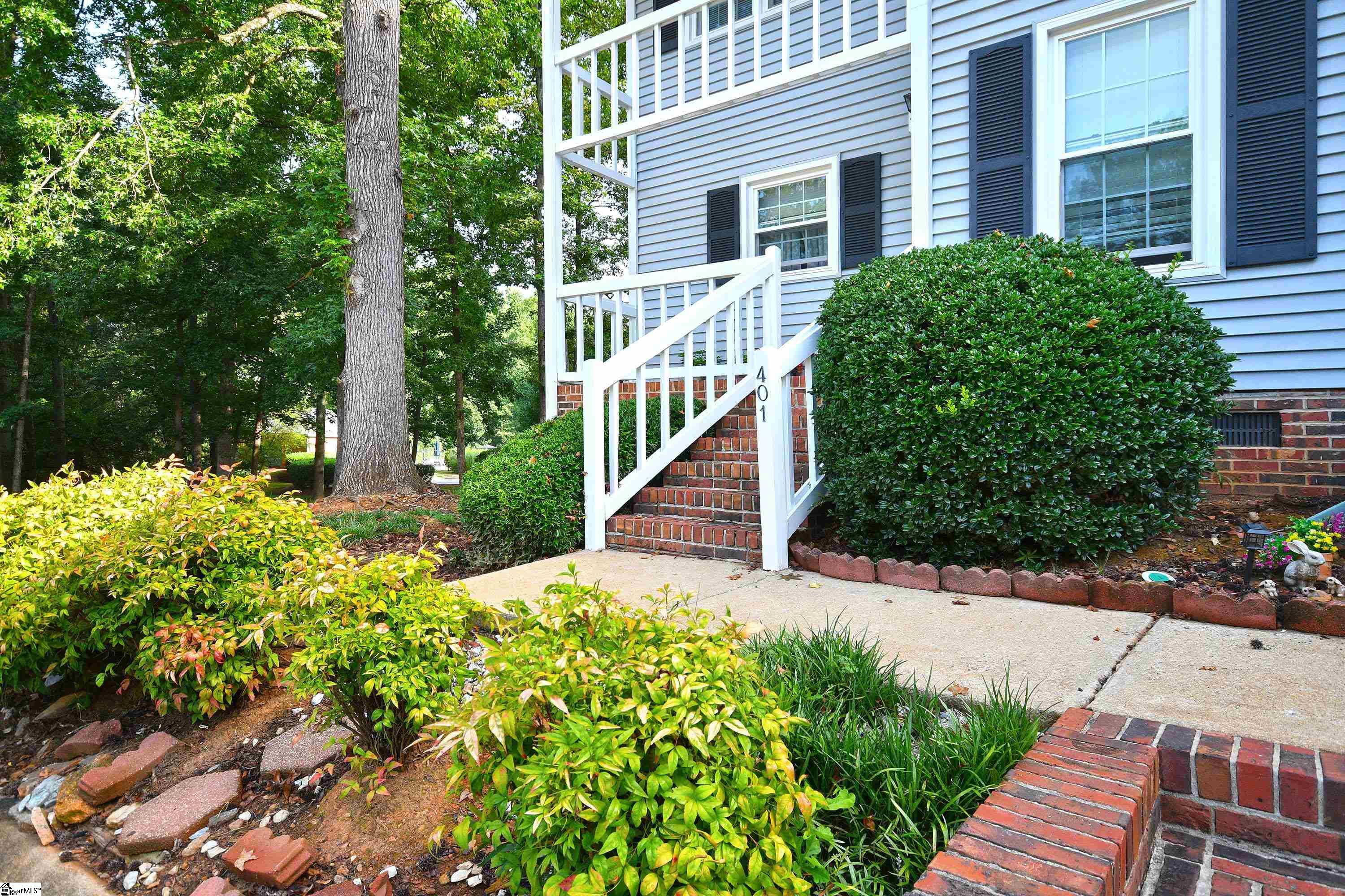 Photo 2 of 36 of 401 Queene Street townhome