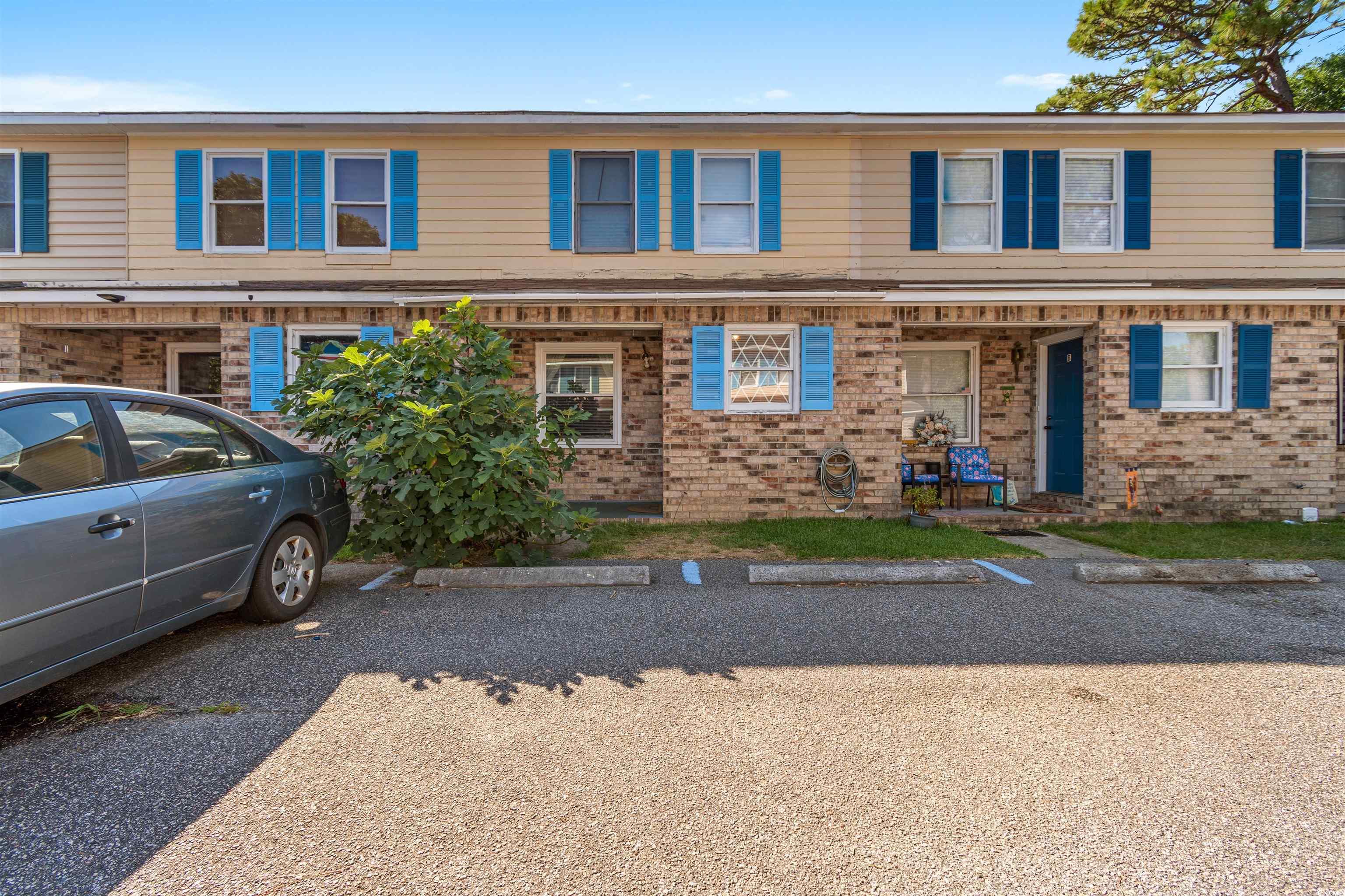 Photo 1 of 40 of 601 37th Ave. N C townhome