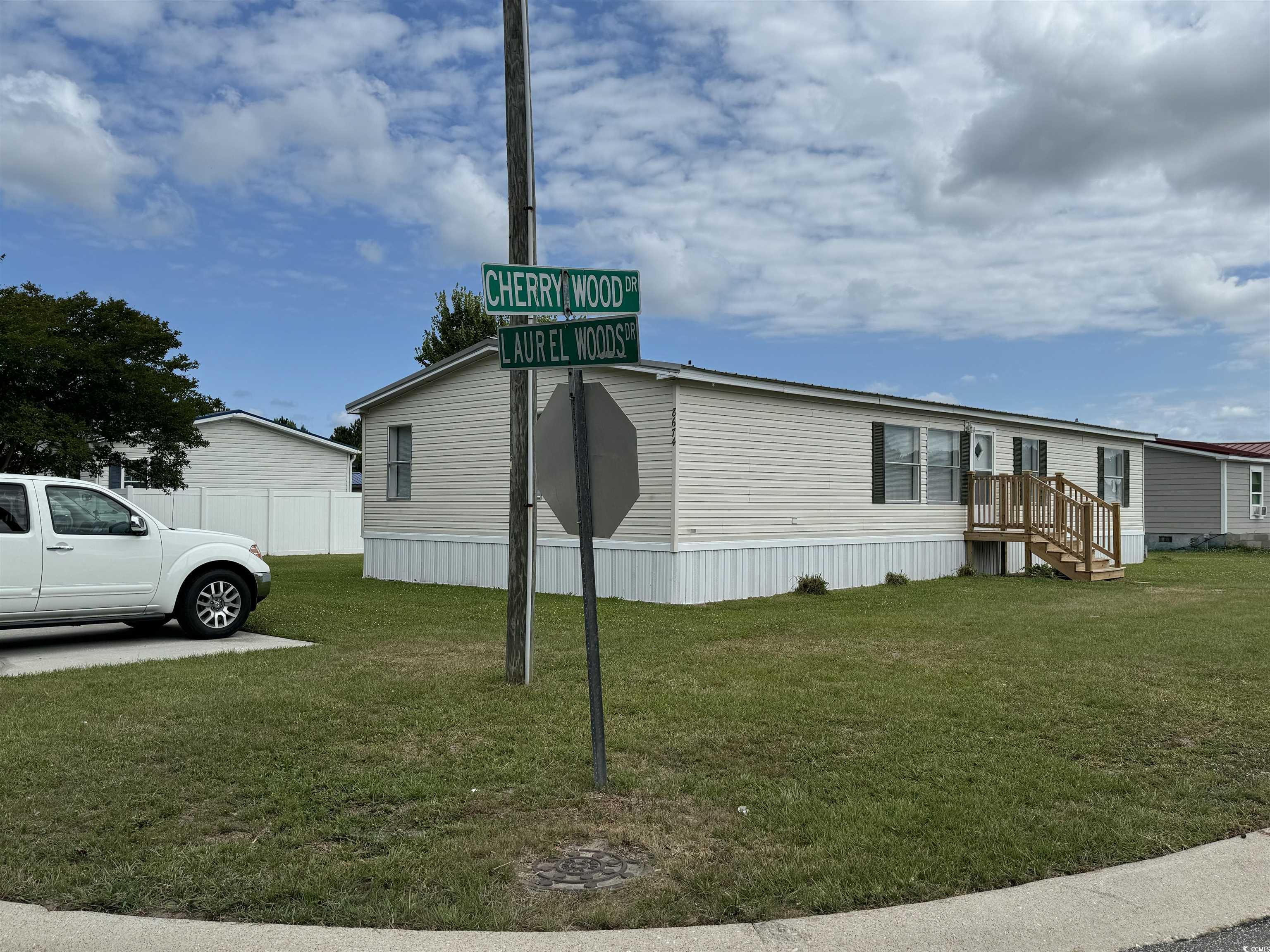 Photo 2 of 25 of 8674 Laurel Woods Dr. mobile home