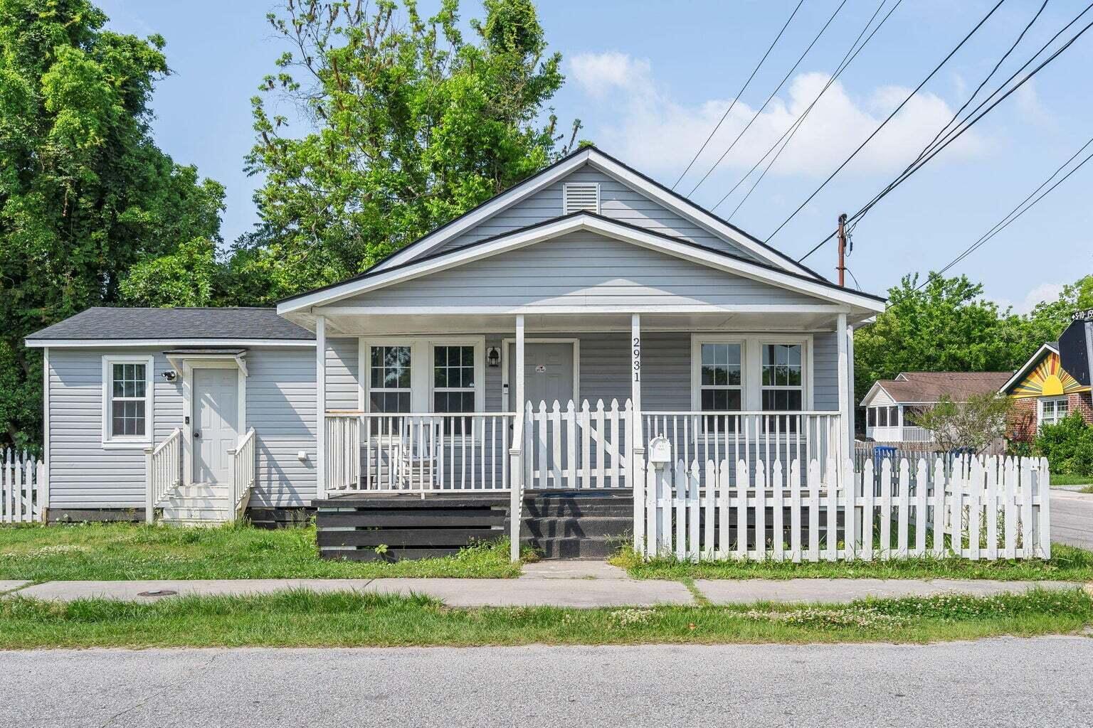 Photo 2 of 13 of 2931 Baker Avenue house