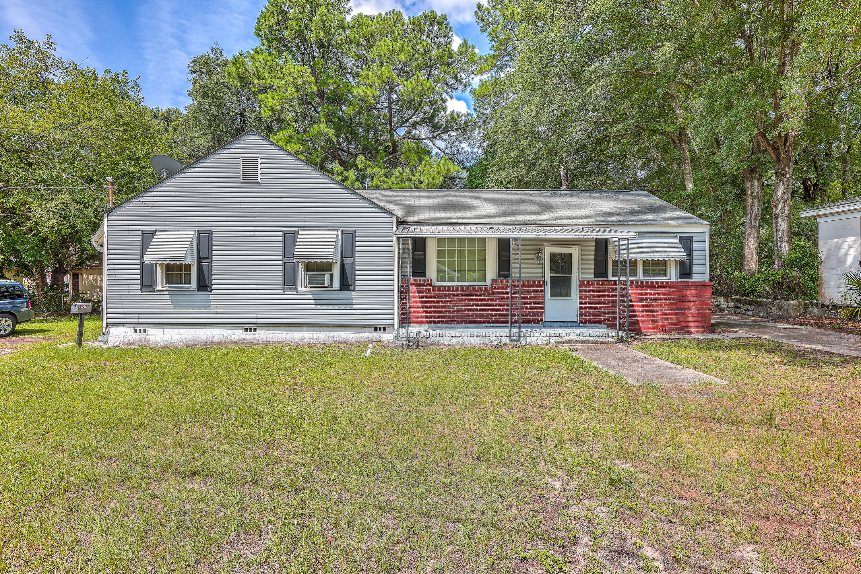 Photo 1 of 19 of 2736 Bonds Avenue house