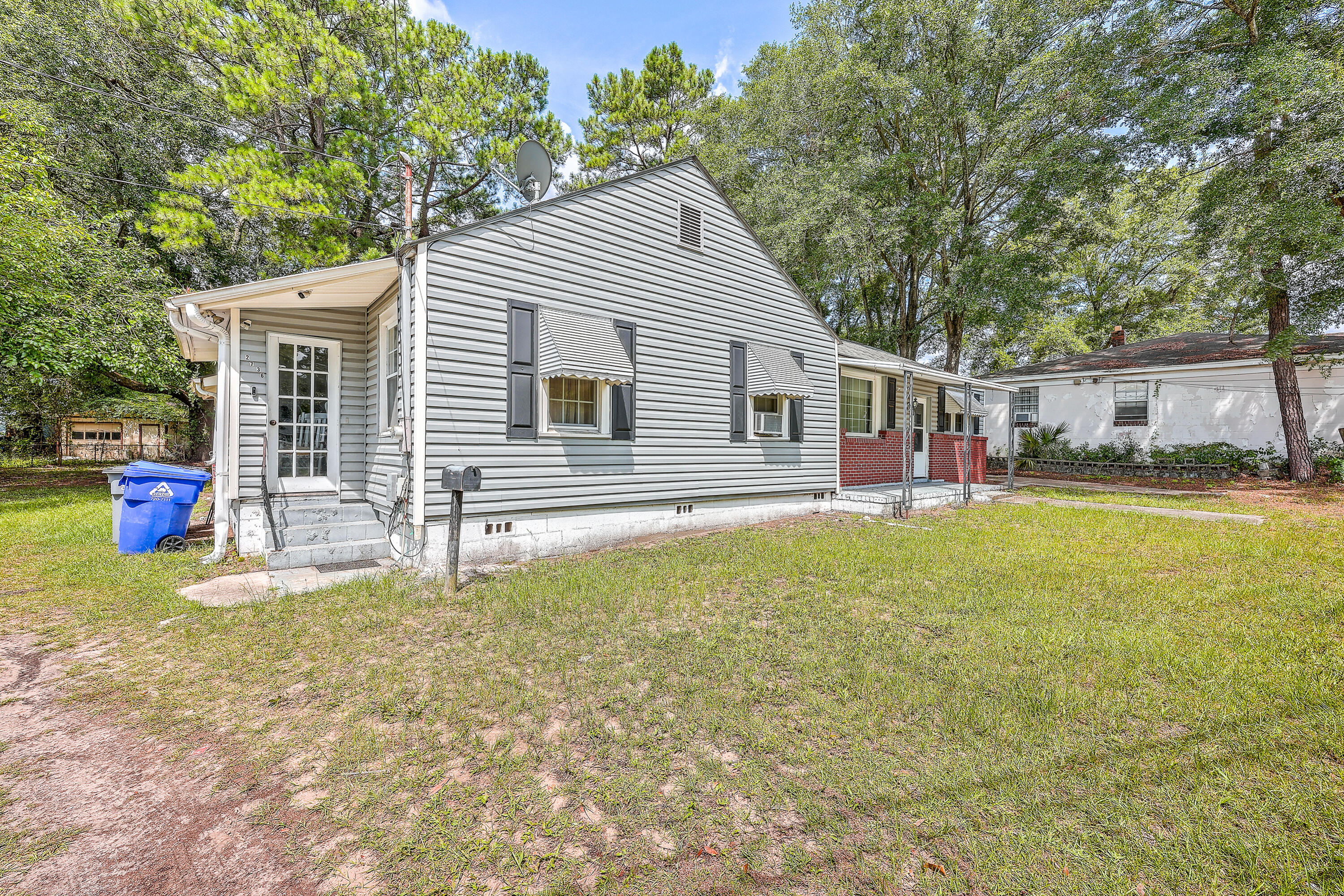 Photo 5 of 19 of 2736 Bonds Avenue house