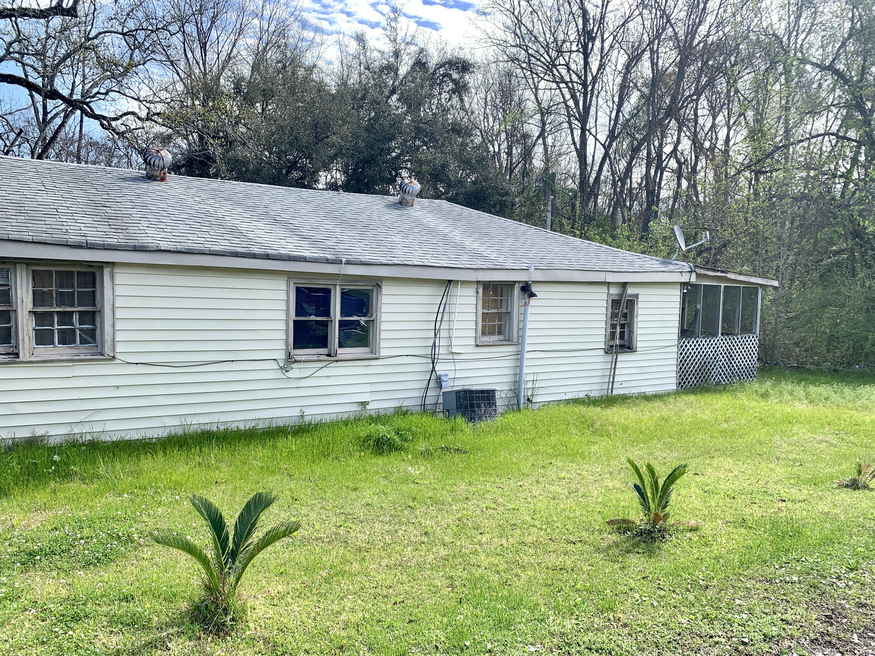 Photo 2 of 6 of 2323 Elder Avenue house